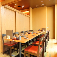 木の温もりや香りが広がる、落ち着きのある上質空間