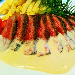 《サーロインのゴルゴンゾーラチーズ クリームソース》濃厚な味と香りのソースがたまらなく美味しい