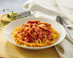 たっぷりにんにくとトマトソースパスタ