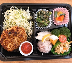 様々な鶏肉料理を楽しめる！健康サポート弁当