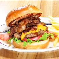 オリジナル配合の粗挽きビーフパティ