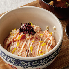 炙りサーモンマヨネーズ丼