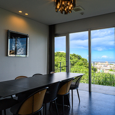 大きな窓から見える絶景!プライベート空間でお食事をゆっくりお楽しみいただけます★8名様までご利用可能でございます◎