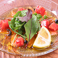 料理メニュー写真 本日の鮮魚のカルパッチョ サラダ仕立て