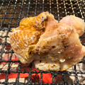 料理メニュー写真 さつま極鶏 大摩桜の もも塩焼き
