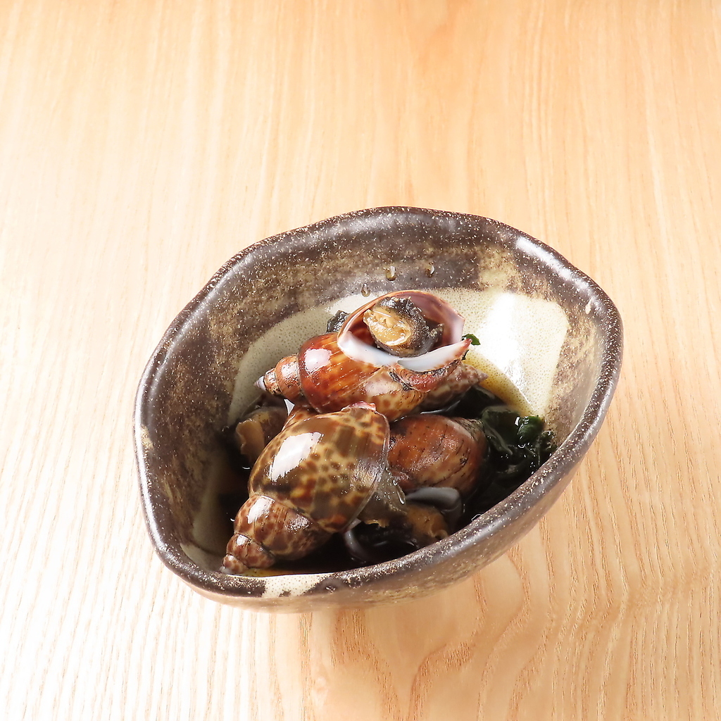 その季節の「貝」を旨煮にしてご提供します。旨みが詰まった旬の貝を、美酒と一緒にご堪能ください♪
