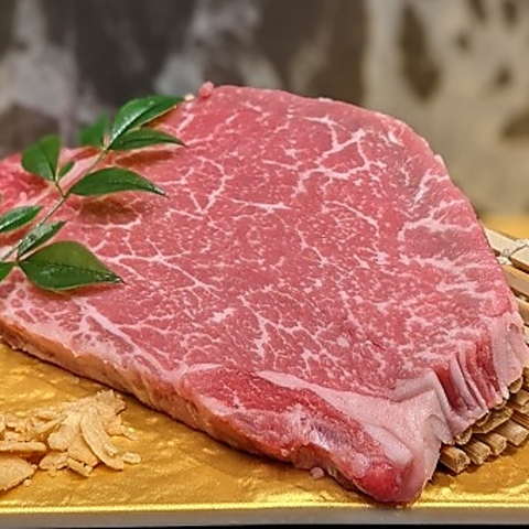 肉の旨味を存分に味わえるヒレ肉「カミコスパフィレステーキ」は必食の一品