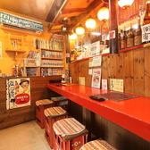 【昭和のノスタルジックな空間】温かみのあるどこか懐かしい雰囲気の店内です。豊富なお酒やコースもご用意しておりますので、各種飲み会やご宴会のご利用にも◎