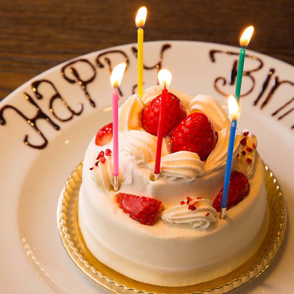 主役にサプライズ☆クーポンの利用でホールケーキをプレゼント♪