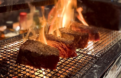 熊本産”あか牛”をメインに、上質な赤身肉を、こだわりの”肉焼き”で提供致します。