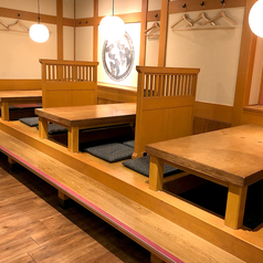 【2～6名様向け】ゆっくりとお過ごしいただける掘りごたつになっています。名物「正直塩つくね」「無敵ハツユッケ」や、鶏料理を多数ご用意しております。