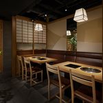 仕切りのある席もご用意しておりますので、ゆったりと贅沢な食事をお楽しみください。