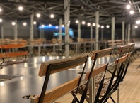 開放的なテラスで楽しむバーベキュー