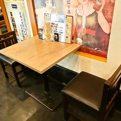 1名様、2名様等少人数でお楽しみ頂けるお席ございます。ちょい呑みサク呑みにも是非。
