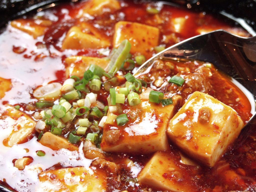 もちろん、四川料理特有の唐辛子をたっぷり使った料理もご用意しております。