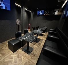 ゆったり座れるソファー席