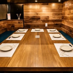 記念日やデートなどでお使い頂けるカップルシート雰囲気を大事にしたお部屋で幅広い年代層に支持を受けており、様々なシーンで活躍しております♪ランチ、カフェ、ディナーと時と共に変わりゆく奥羽本荘の姿をお楽しみ下さい♪(池袋/居酒屋/個室/焼き鳥/土鍋ご飯/牛タン/宴会/女子会/接待/記念日/デート/人気/喫煙可)