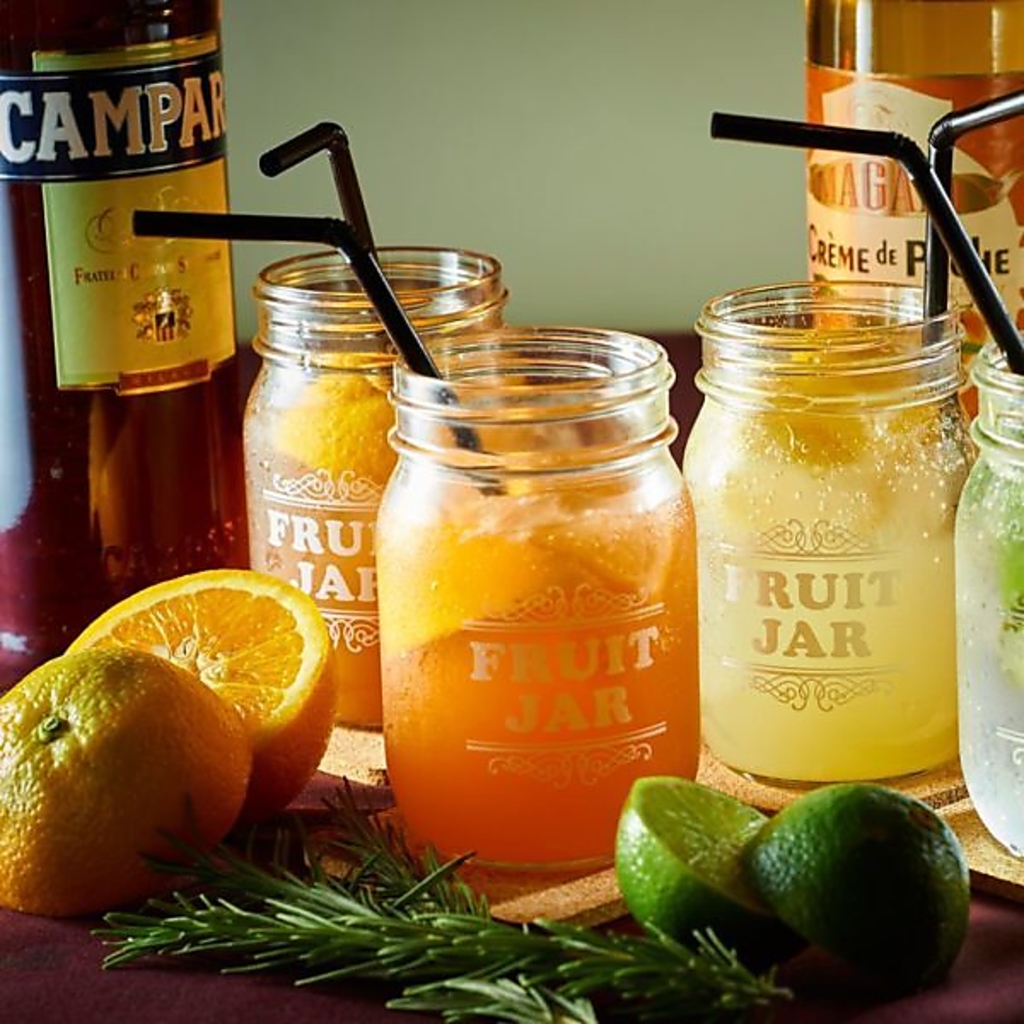 フルーツリキュールと新鮮な生フルーツを組み合わせて、色とりどりのカラフルカクテルが楽しめます。