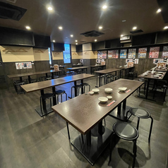 《学生宴会歓迎》気軽に集まれるテーブル席は、サークル飲みや打ち上げにもおすすめ!みんなでワイワイ楽しめます♪