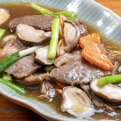 牛肉のオイスターソース炒め　「ヌア・パッ・ナンマンホイ」