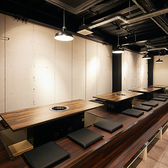 当店の2階には、お子様が楽しめるキッズルームをご用意しています。安全に配慮された遊び場で、お食事の後も楽しく遊ぶことができます。親御様は安心してお食事を楽しみながら、どの席からでもお子様の様子を見守れるので、リラックスしたひとときをお過ごしいただけます。家族みんなで楽しい時間をぜひお楽しみください！