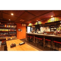 暖かい照明に包まれるゆったりとした店内で至福の時間を