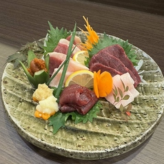 厳選!会津馬刺しの盛り合わせ