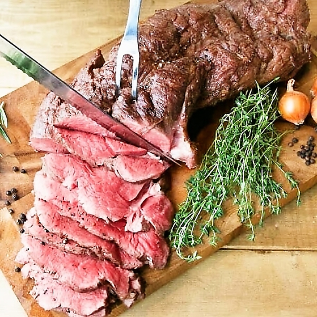 当店の新鮮なお肉は旨味がぎゅっと凝縮されております。ご飯にもお酒にも合うボリューム満点ですよ。