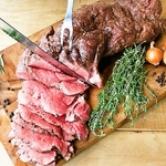 当店の新鮮なお肉は旨味がぎゅっと凝縮されております。ご飯にもお酒にも合うボリューム満点ですよ。