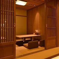 掘りごたつのご個室の用意がございます。
