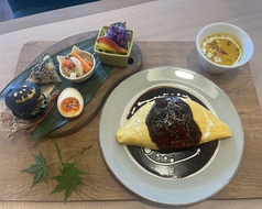 オムライス (デミグラスソース or ケチャップ)