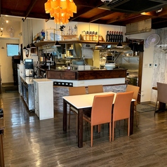 誠に申し訳ございませんが、お席の指定は受け付けておりません