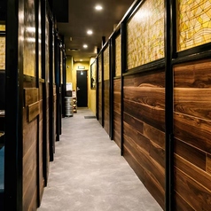 まったりとお話するのもワイワイ盛り上がるのも使い方はお客様次第！おしゃれな店内となっておりますので周りを気にせずお楽しみいただけます！お席のご要望などございましたらお気軽にお電話でお問い合わせくださいませ！(池袋/居酒屋/飲み放題/個室/焼き鳥/土鍋ご飯/牛タン/宴会/女子会/接待/記念日/デート/人気/喫煙可)