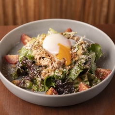 温玉とシーチキンのシーザーサラダ