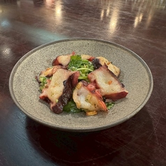 タコと菊菜のガーリックマリネ