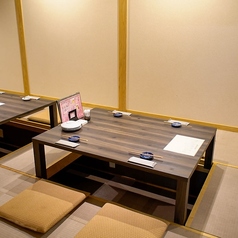 接待、各種ご宴会に人気の掘りごたつ個室ございます。
