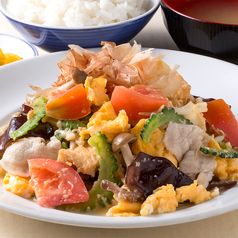 ゴーヤートマト揚げ豆腐のチャンプルー定食