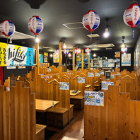 ★杉の木の温もりを強調した趣き溢れる寛ぎの店内!!