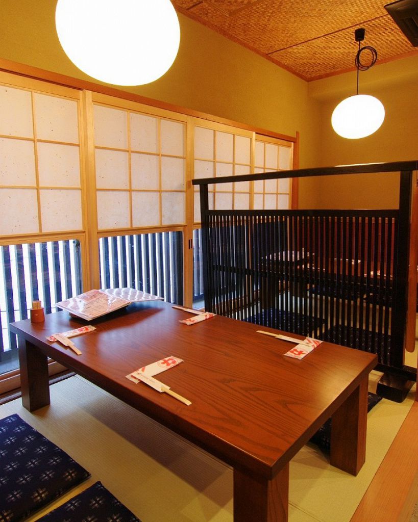 ２階のお座敷は焼き場が見えて、炉ばた気分満喫