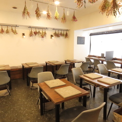 カフェ＆ビストロ カラナシの雰囲気1