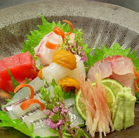 伊勢直送の旬の地魚を厳選した贅沢な天然のお造り盛合せ