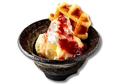 苺ワッフルサンデー