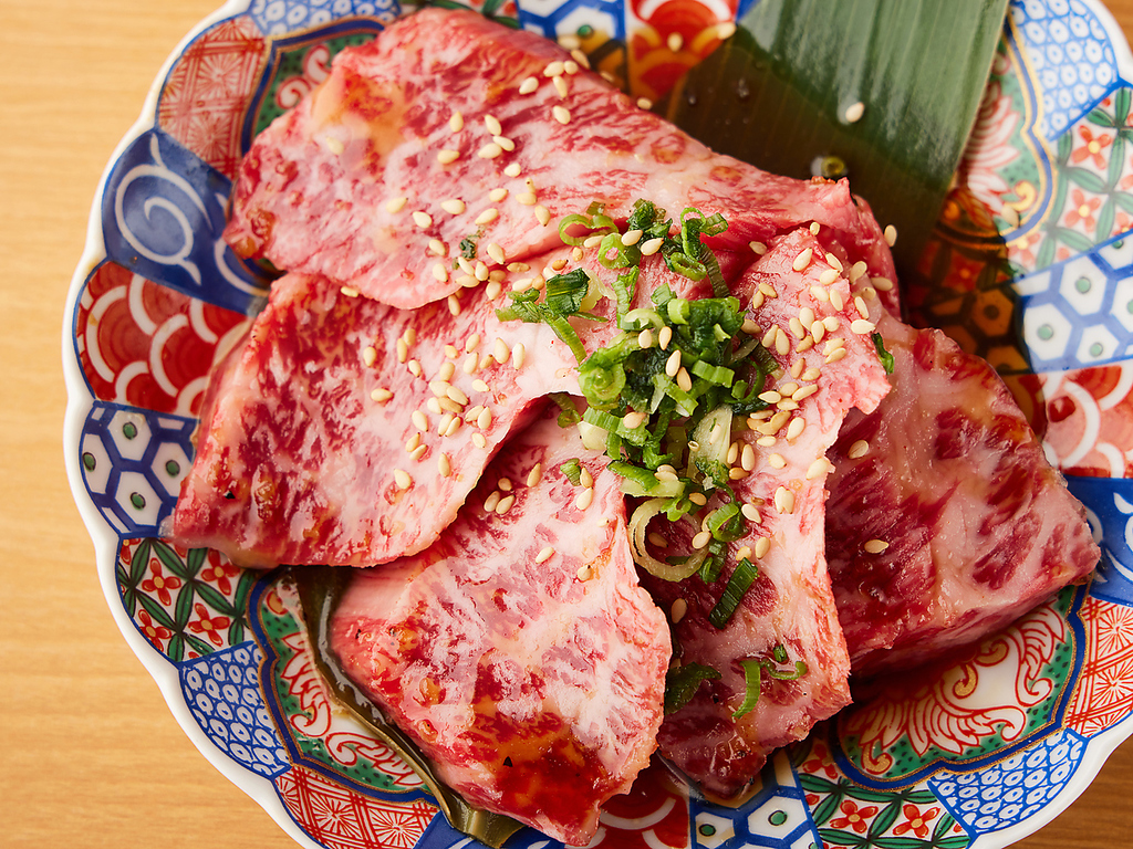 ≪横浜駅徒歩3分≫お洒落な内観で個室もあります♪焼肉宴会や焼肉デート、女子会にも最適です♪