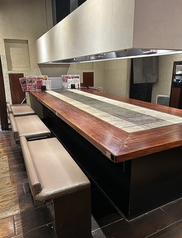 2名×6席のカウンター席です。大テーブルとして利用することも可能ですのでご相談ください