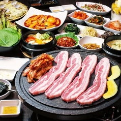 5種のサムギョプサル たこ焼き もんじゃ 食べ放題 個室バル よりどり 本厚木店の写真