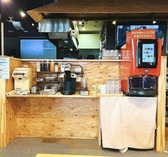 セルフ式ドリンクバー完備。ソフトドリンクや氷かき氷もご自由にどうぞ。