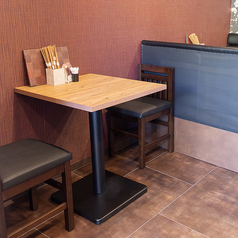 テーブル席のご用意ございます。