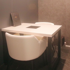 ゆったりとしたソファ席。