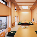 大人数の宴会に対応する個室も完備。最大２0名様までOK。会社宴会やお祝い会など各種ご宴会に！