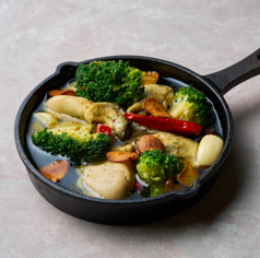 広島県産牡蠣とブロッコリーのアヒージョ